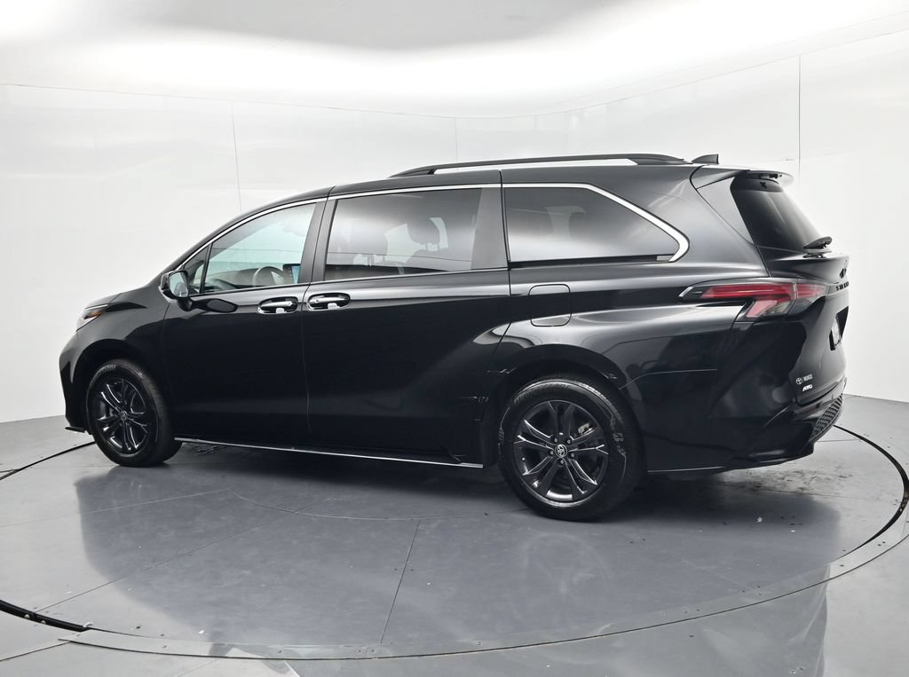 Used 2024 Toyota Sienna XSE w/ XSE Plus Package AWD/4WD image 5