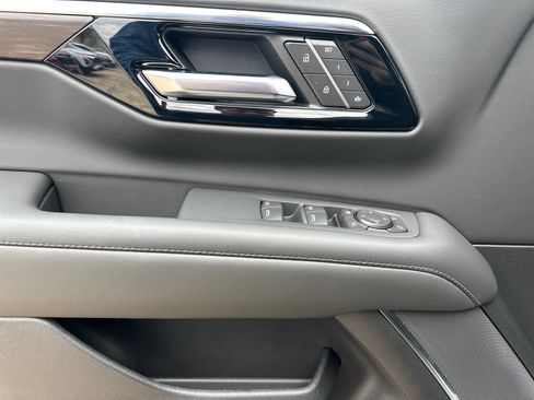 New 2026 Chevrolet Suburban Z71 w/ Comfort Package image 27