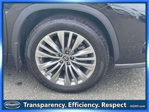 Used 2023 Toyota Highlander Platinum image 9