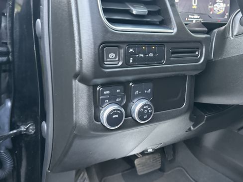 Used 2023 GMC Yukon SLT image 16