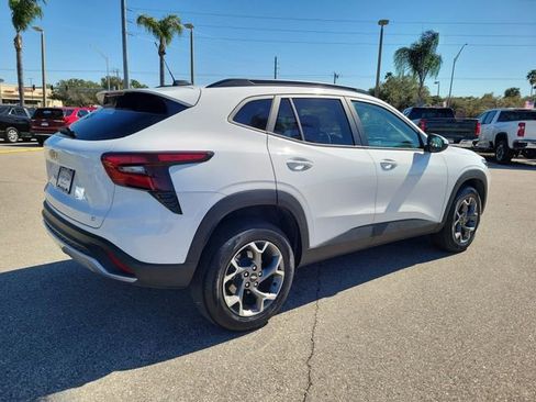 Certified 2025 Chevrolet Trax LT w/ LT Convenience Package image 4