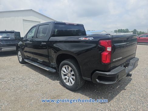 Used 2019 Chevrolet Silverado 1500 Custom w/ Custom Max Trailering Package AWD/4WD image 8