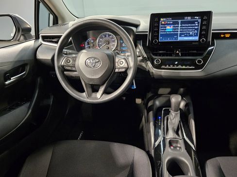 Used 2021 Toyota Corolla LE image 9
