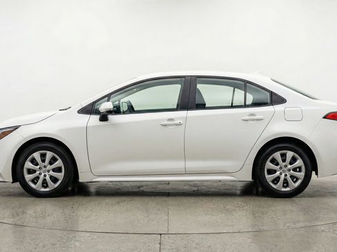 Used 2025 Toyota Corolla LE FWD image 5