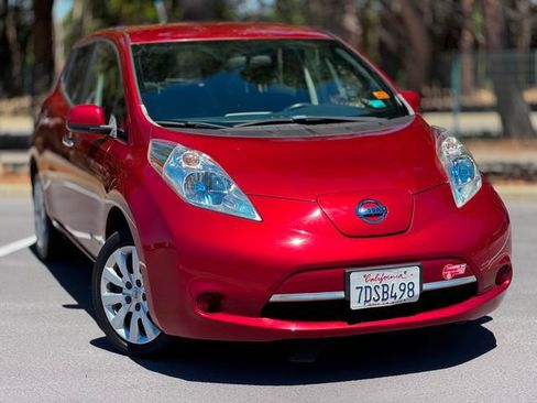 Used 2013 Nissan Leaf S w/ Charger Pkg FWD image 2