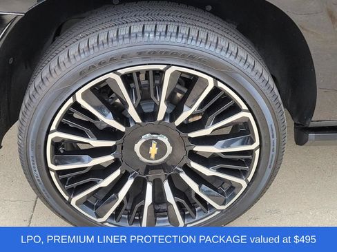 Used 2025 Chevrolet Suburban High Country AWD/4WD image 7