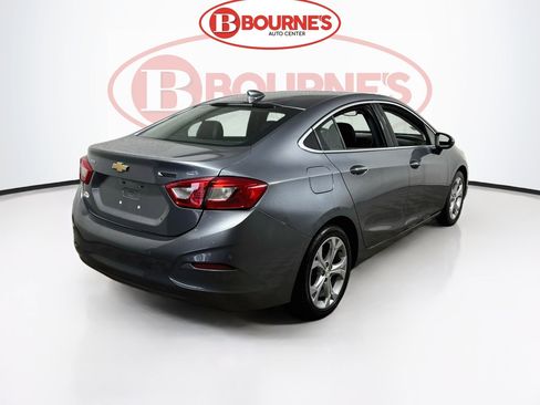 Used 2018 Chevrolet Cruze Premier w/ Enhanced Convenience Package FWD image 9