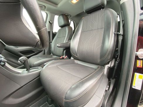 Used 2020 Chevrolet Trax LT w/ Sun & Sound Package image 19