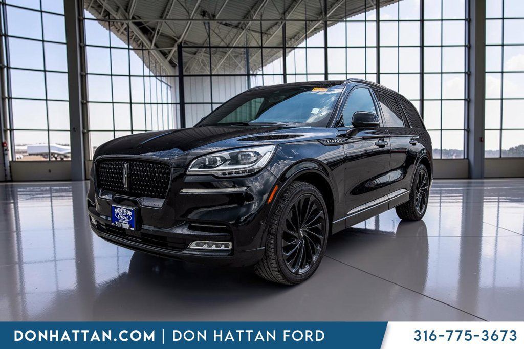 Used 2023 Lincoln Aviator Reserve w/ Equipment Group 201A AWD/4WD image 31