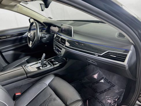 Used 2022 BMW 750i xDrive w/ Executive Package AWD/4WD image 31