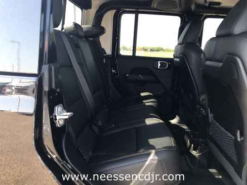 New 2025 Jeep Gladiator Sport image 15