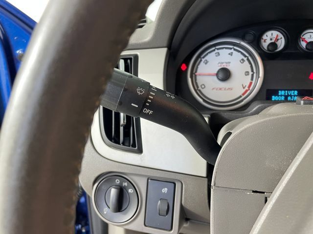 Used 2008 Ford Focus Coupe FWD image 13