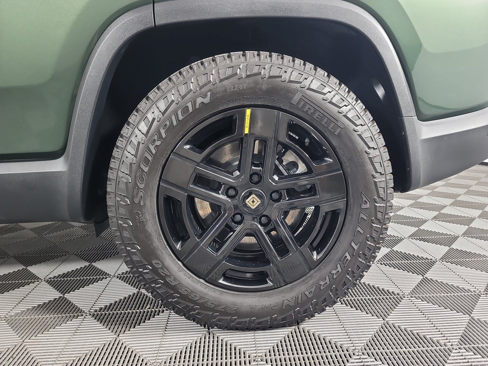 Used 2023 Rivian R1S Adventure Dual AWD/4WD image 10