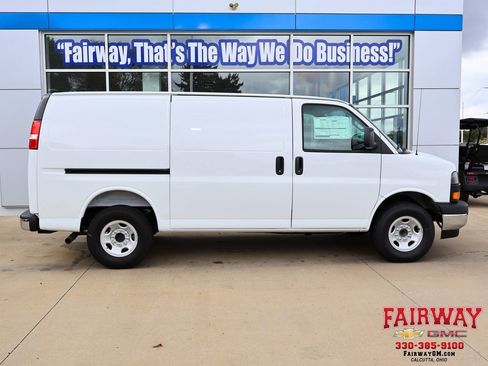 New 2025 GMC Savana 2500 Work Van w/ Enhanced Convenience Package image 1