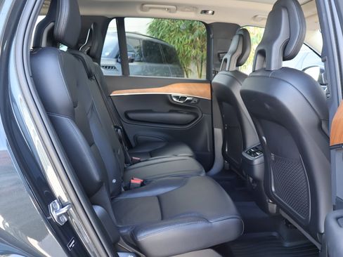 Used 2022 Volvo XC90 T6 Momentum w/ Advanced Package image 22