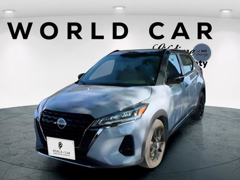 Used 2024 Nissan Kicks SR w/ SR Premium Package FWD image 3