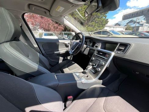 Used 2015 Volvo V60 T5 AWD/4WD image 18