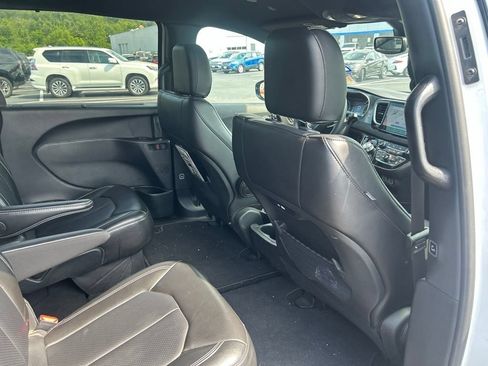 Used 2025 Chrysler Pacifica Select FWD image 34