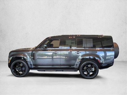 Used 2026 Land Rover Defender 130 X-Dynamic SE AWD/4WD image 8
