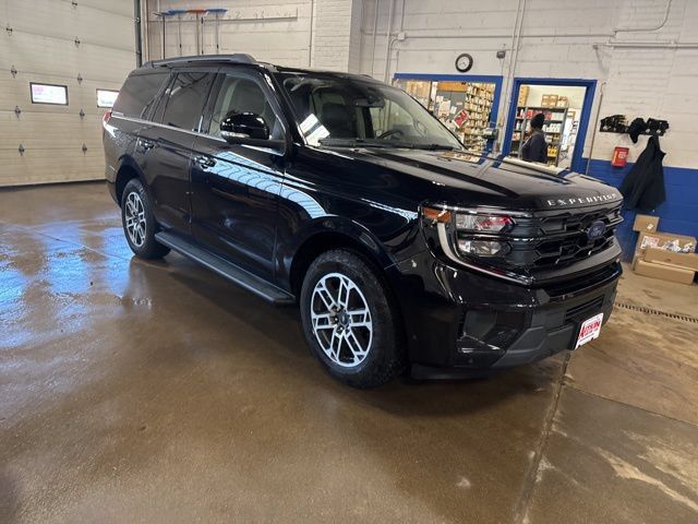 Used 2025 Ford Expedition Active AWD/4WD image 3