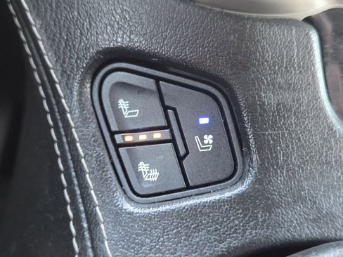 Used 2019 GMC Yukon XL Denali w/ Denali Ultimate Package image 8