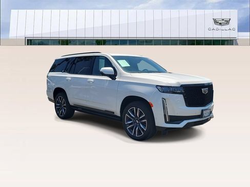Certified 2022 Cadillac Escalade Sport Platinum w/ Heavy-Duty Trailer Package AWD/4WD image 2