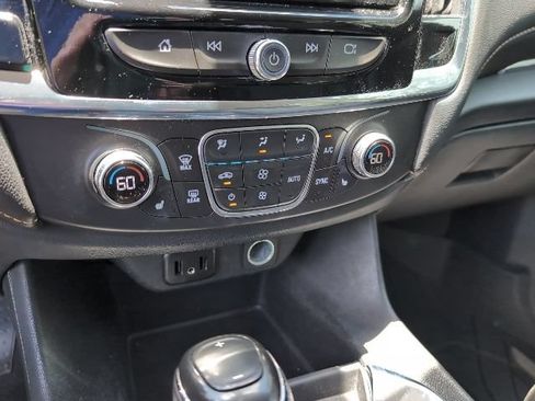 Used 2019 Chevrolet Traverse LT FWD image 18