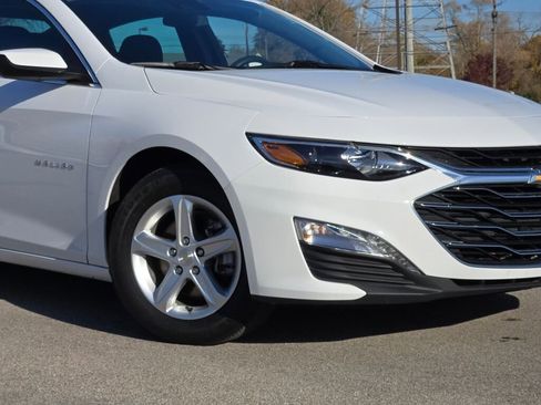 Used 2024 Chevrolet Malibu LT image 3