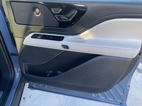 Used 2025 Lincoln Aviator Reserve w/ Illumination Package image 17