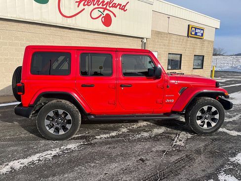 Used 2018 Jeep Wrangler Unlimited Sahara w/ Dual Top Group image 8