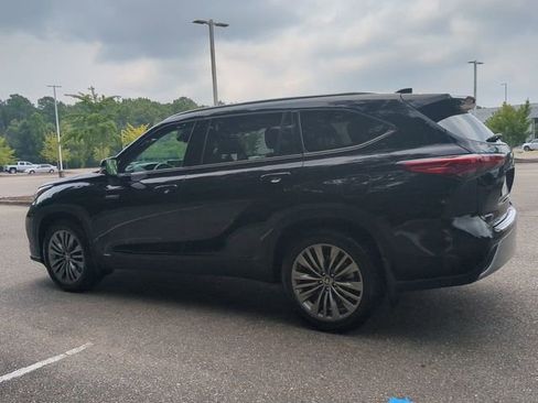 Used 2021 Toyota Highlander Platinum image 6