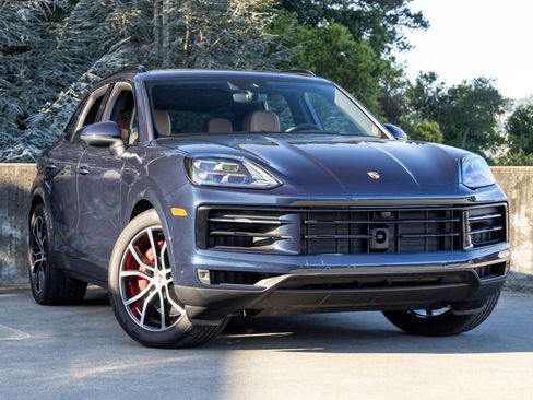 New 2025 Porsche Cayenne S AWD/4WD image 6