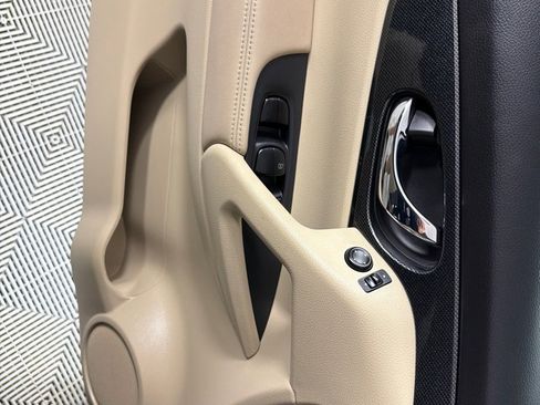 Used 2015 Nissan Rogue SL w/ SL Premium Package image 11