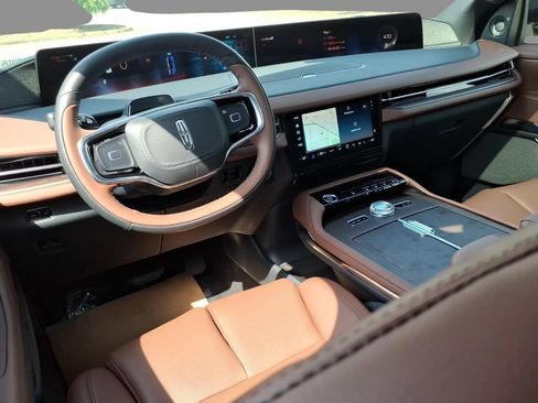New 2027 Lincoln Navigator Reserve AWD/4WD image 6