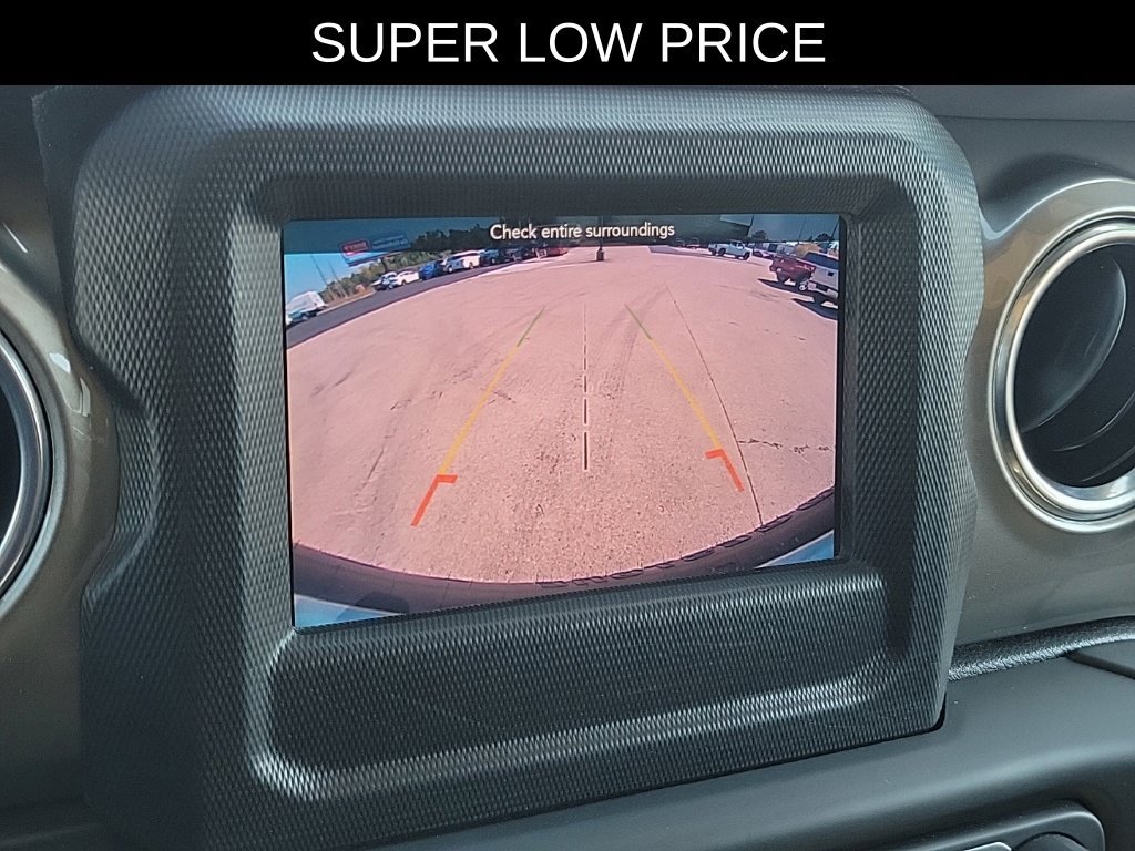 Used 2018 Jeep Wrangler Unlimited Sahara w/ Cold Weather Group AWD/4WD image 26