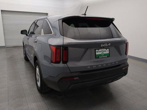 Used 2022 Kia Sorento LX image 6
