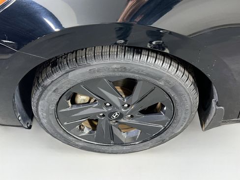 Used 2023 Hyundai Elantra SEL image 28