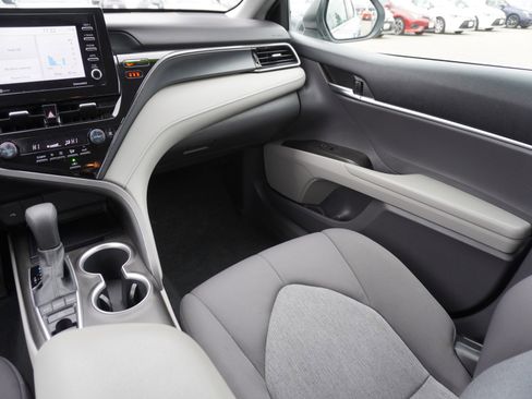 Used 2022 Toyota Camry LE image 13