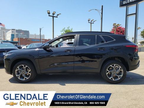 Certified 2025 Chevrolet Trax LT FWD image 14