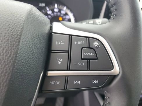 Used 2025 Toyota Highlander LE FWD image 26