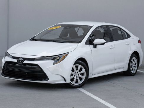 Used 2023 Toyota Corolla LE FWD image 6