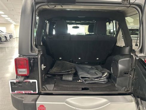 Used 2014 Jeep Wrangler Unlimited Sahara w/ Connectivity Group AWD/4WD image 18