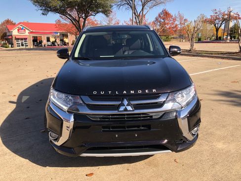Used 2018 Mitsubishi Outlander SEL image 3