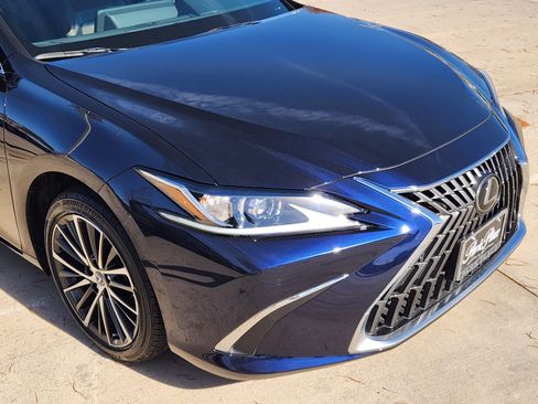 Used 2025 Lexus ES 300h w/ Premium Package image 7