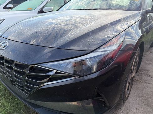 Used 2022 Hyundai Elantra SEL w/ Convenience + Premium Package FWD image 4