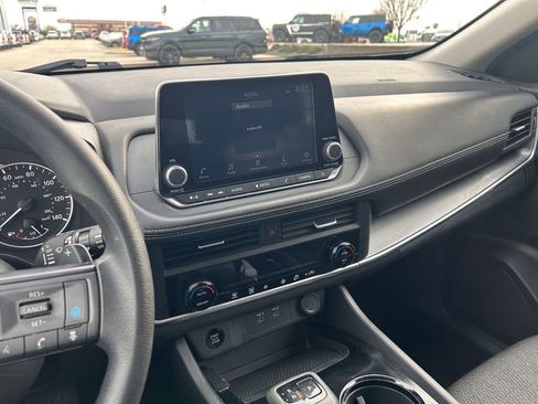 Used 2024 Nissan Rogue SV image 21