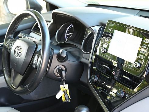 Used 2023 Toyota Camry SE image 11