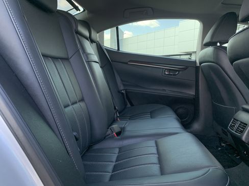 Used 2018 Lexus ES 350 w/ Luxury Package w/Wood Trim FWD image 33