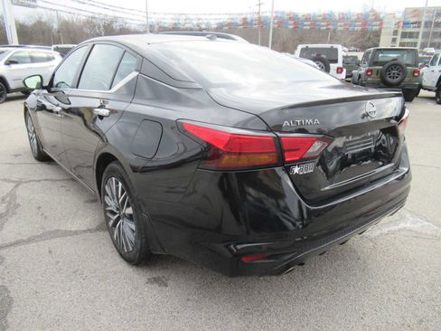 Used 2024 Nissan Altima 2.5 SV w/ SV Premium Package image 3