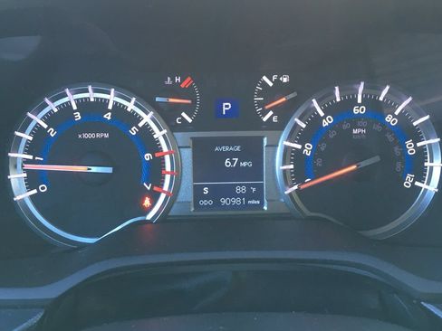 Used 2018 Toyota 4Runner TRD Off-Road w/ TRD Performance Package AWD/4WD image 2
